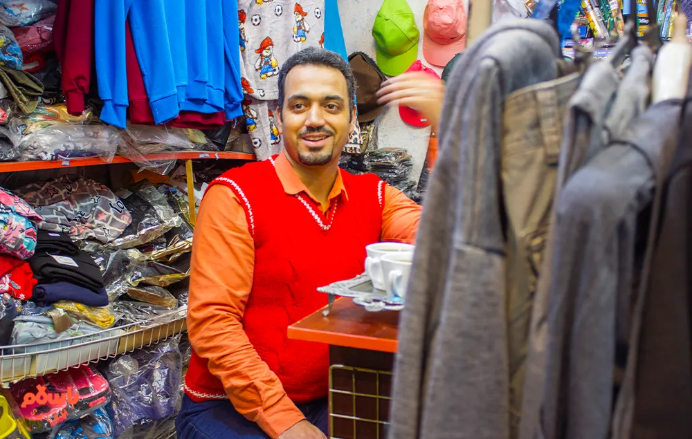 من و بابا دست‌فروش بودیم