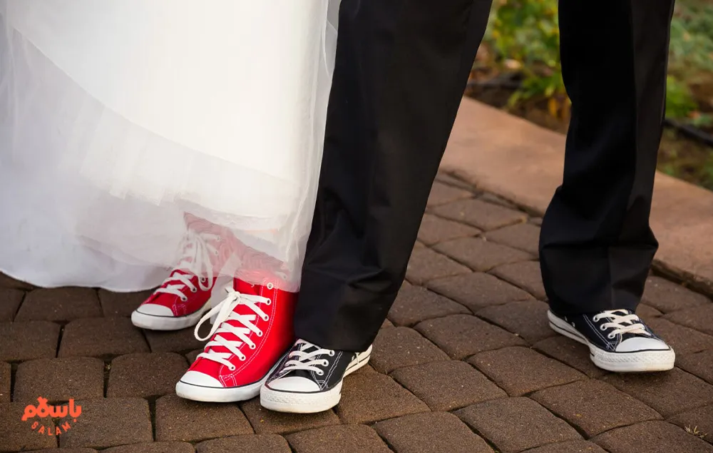 استایل لباس مجلسی با کفش اسپرت