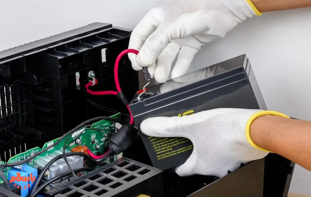 راهنمای نصب باتری یو پی اس به‌صورت تصویری و مرحله ای