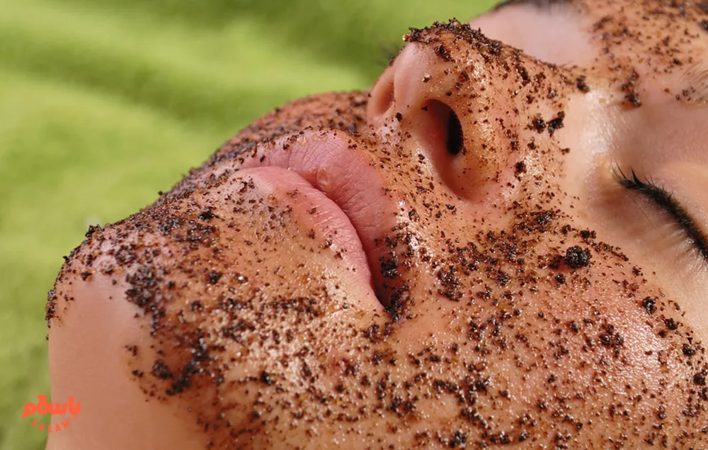 اسکراب صورت مرطوب‌کننده 
