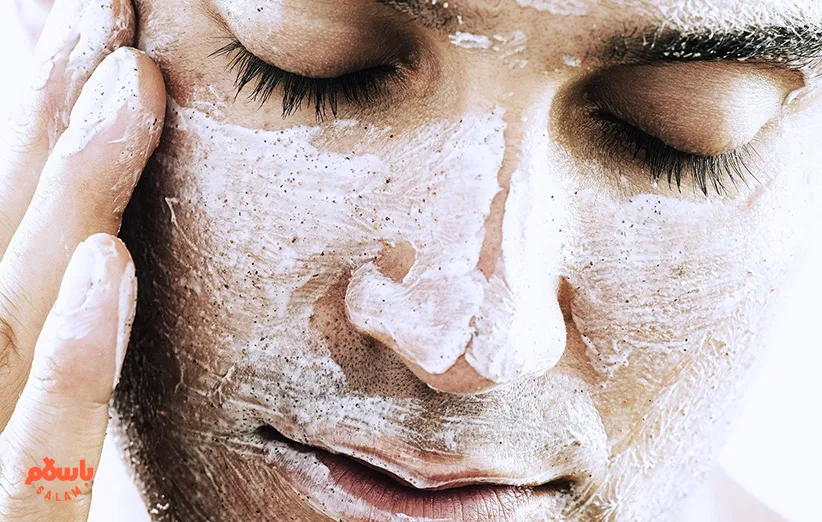 روش درست اسکراب صورت و زمان مناسب آن