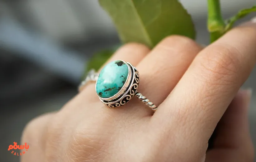 ثواب انگشتر فیروزه در دست راست  
