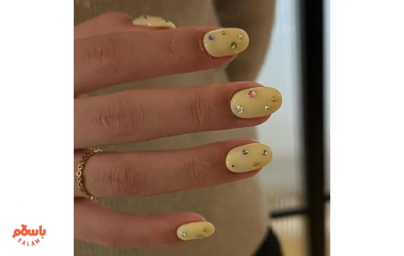 زرد کره‌ای کروم، زرد کره‌ای فرانسوی که یک عدد گیلاس کنارش کاشته‌باشی